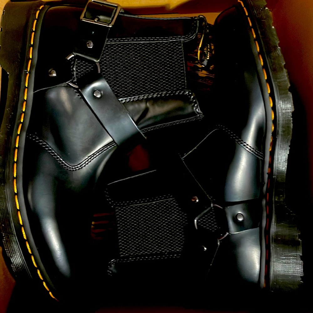 New dr martens wincox style boots Uk9 Docs black unisex